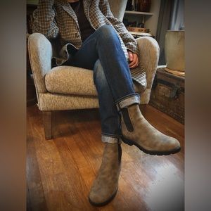 Blundstone #1351
WOMEN'S ORIGINALS
HIGH TOP BOOTS - RUSTIC BROWN